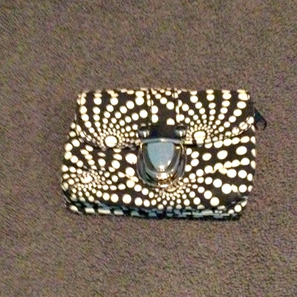 Final sale price❗️small compact wallet w/ I’d window in great condition